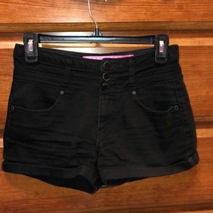 Black high-waisted Tinseltown shorts